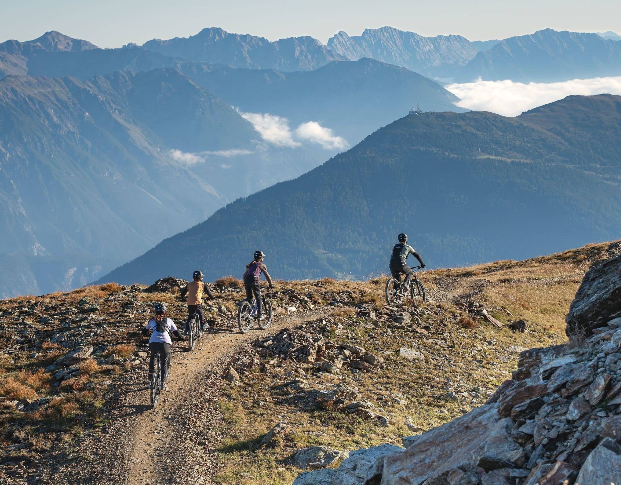 Kurzfristig Sommerurlaub in den Bergen buchen mit tollen Angeboten für Familien in Serfaus-Fiss-Ladis in Tirol: Biken mit der ganzen Familie