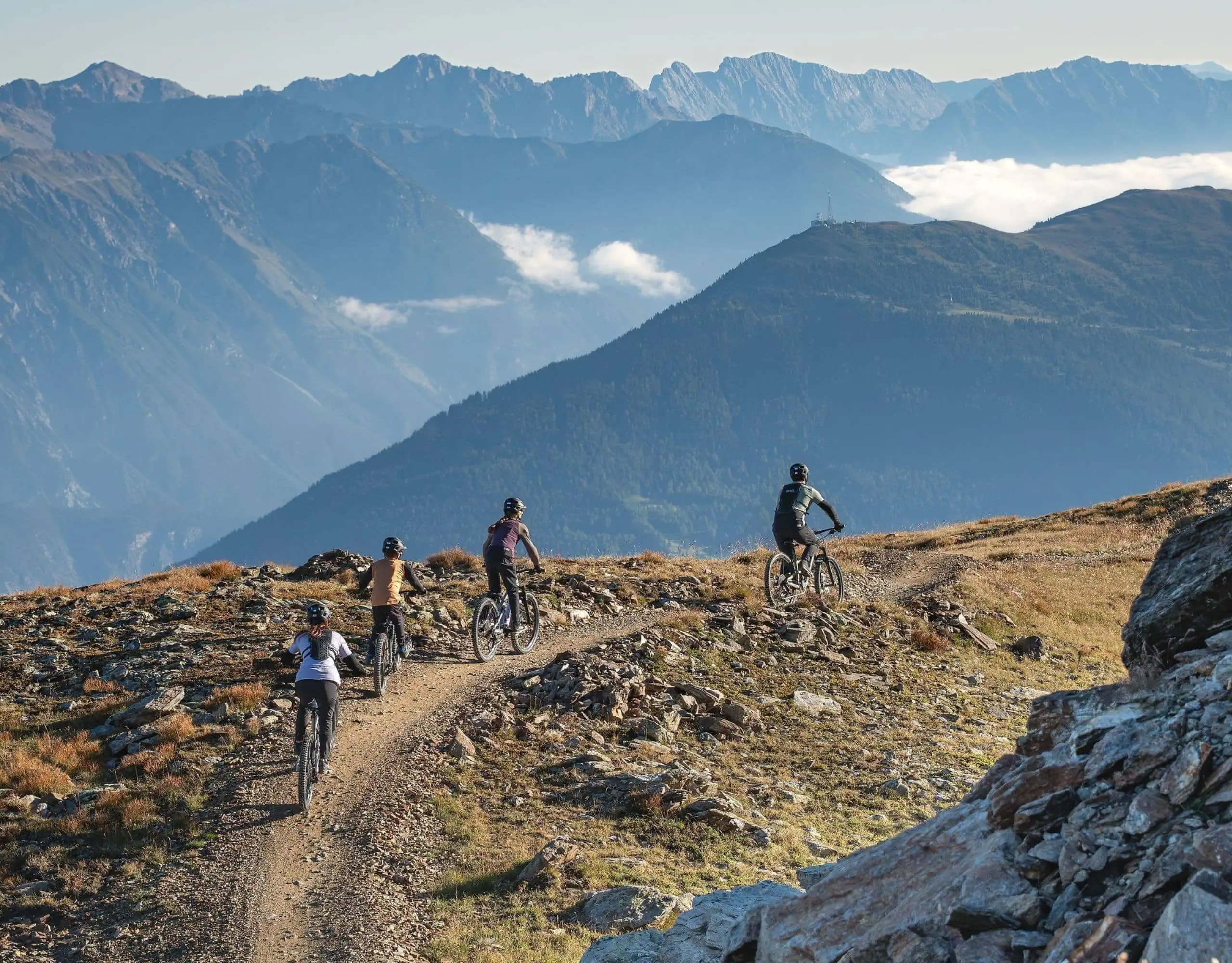 Kurzfristig Sommerurlaub in den Bergen buchen mit tollen Angeboten für Familien in Serfaus-Fiss-Ladis in Tirol: Biken mit der ganzen Familie